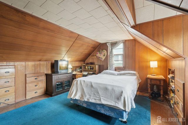 31 Highway Terrace, Edison, NJ 08817