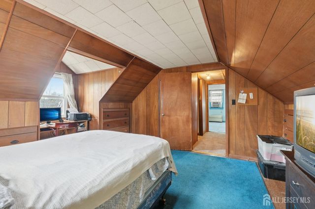 31 Highway Terrace, Edison, NJ 08817