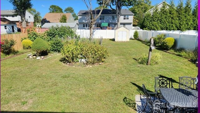 31 Highway Terrace, Edison, NJ 08817