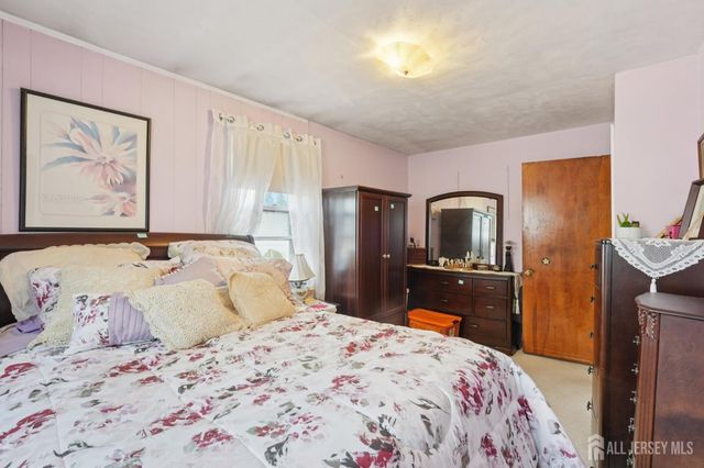 31 Highway Terrace, Edison, NJ 08817