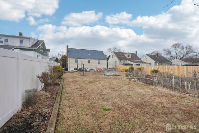 31 Highway Terrace, Edison, NJ 08817