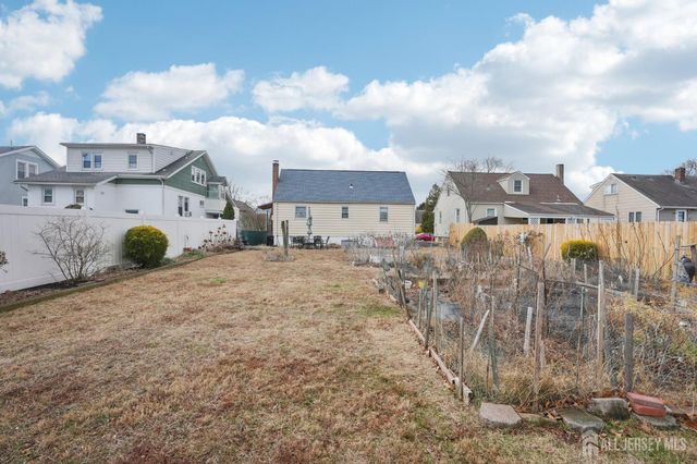 31 Highway Terrace, Edison, NJ 08817