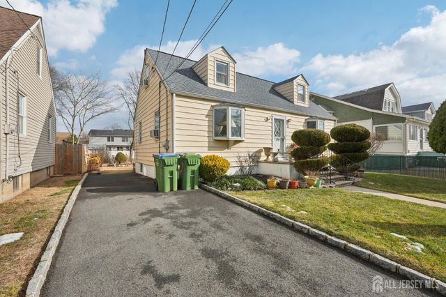 31 Highway Terrace, Edison, NJ 08817