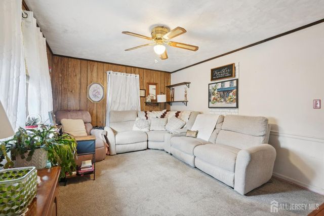 31 Highway Terrace, Edison, NJ 08817