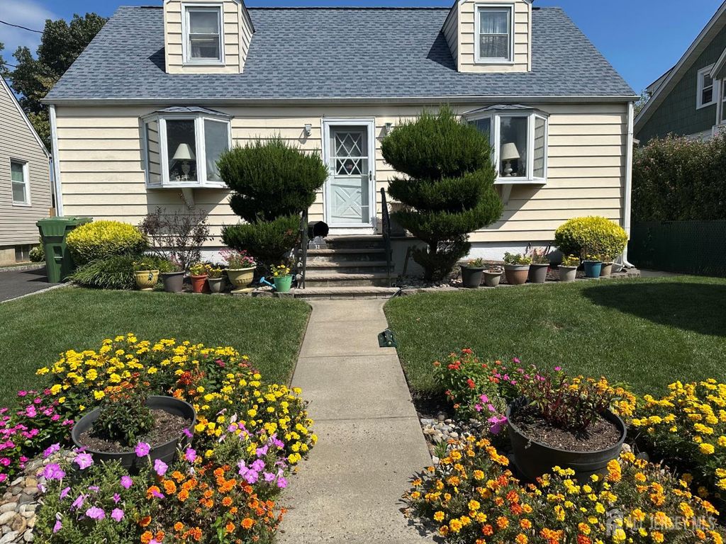 31 Highway Terrace, Edison, NJ 08817