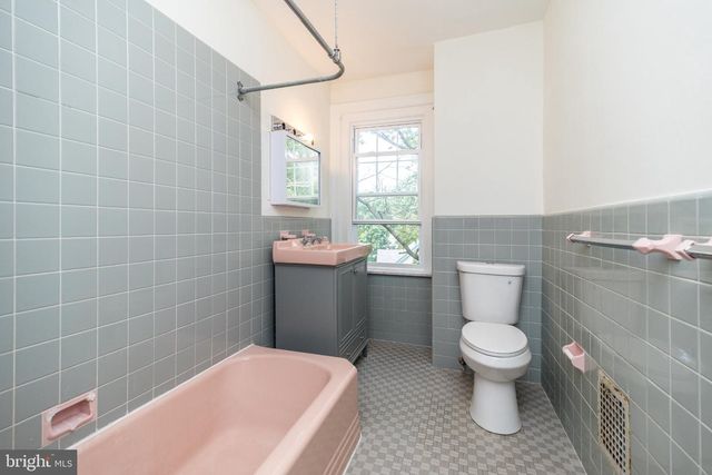 251 WASHINGTON LN, Jenkintown, PA 19046
