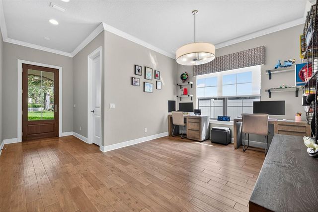 3702 W SAN LUIS STREET, Tampa, FL 33629