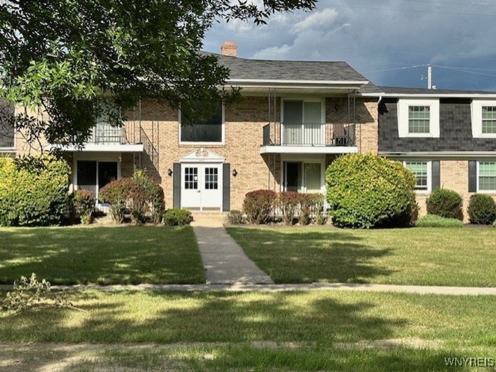 457 Burroughs Drive B, Amherst, NY 14226