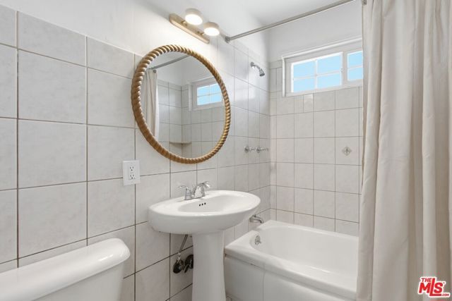 8324 Barnsley Avenue, Los Angeles, CA 90045