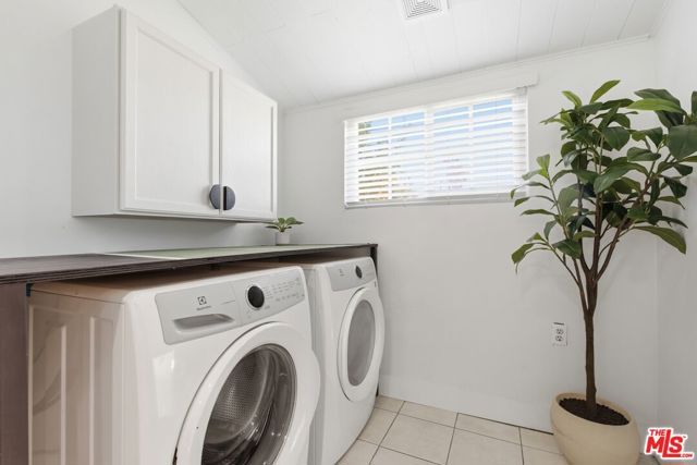 8324 Barnsley Avenue, Los Angeles, CA 90045