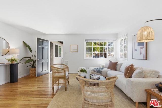 8324 Barnsley Avenue, Los Angeles, CA 90045