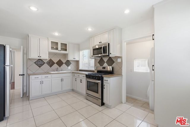 8324 Barnsley Avenue, Los Angeles, CA 90045