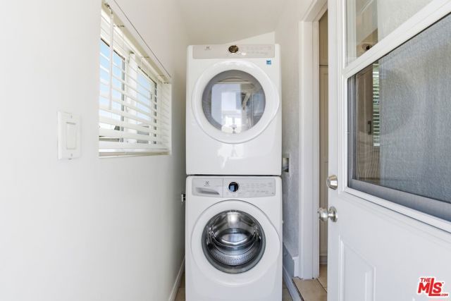 8324 Barnsley Avenue, Los Angeles, CA 90045