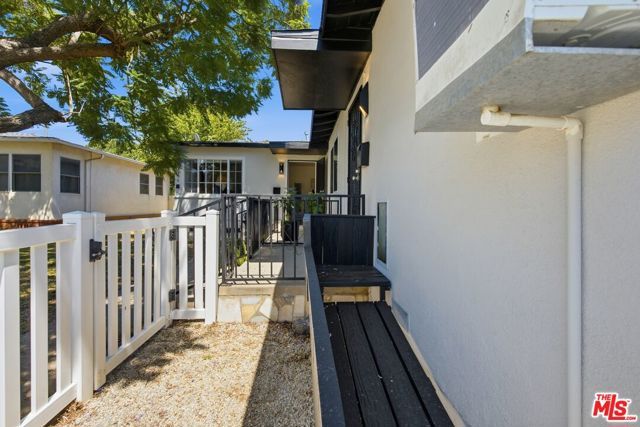 8324 Barnsley Avenue, Los Angeles, CA 90045