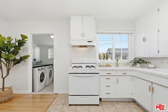 8324 Barnsley Avenue, Los Angeles, CA 90045