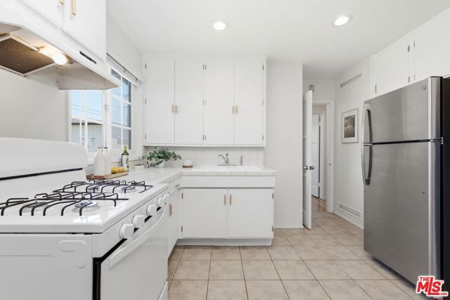8324 Barnsley Avenue, Los Angeles, CA 90045