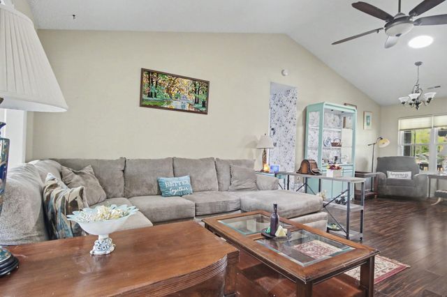 607 Bluebird Ln., Murrells Inlet, SC 29576