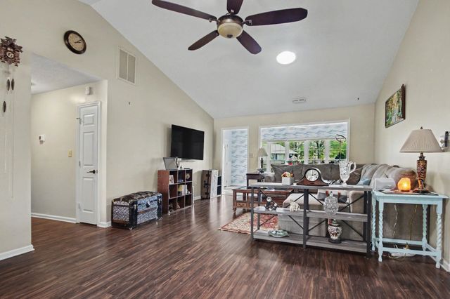 607 Bluebird Ln., Murrells Inlet, SC 29576