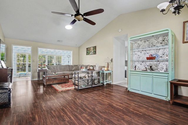 607 Bluebird Ln., Murrells Inlet, SC 29576