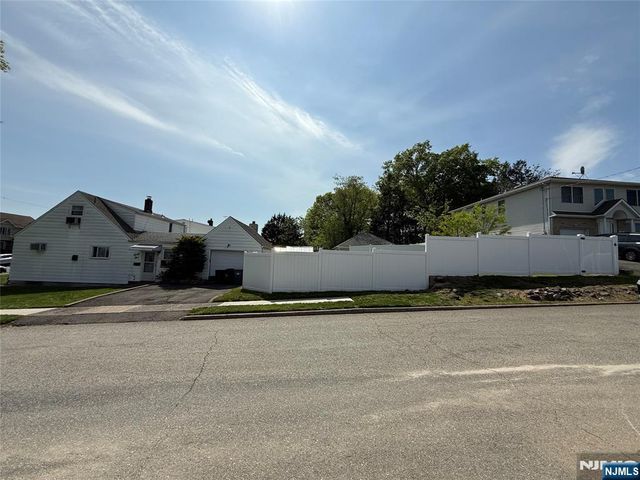 65 Hamilton Avenue, Elmwood Park, NJ 07407