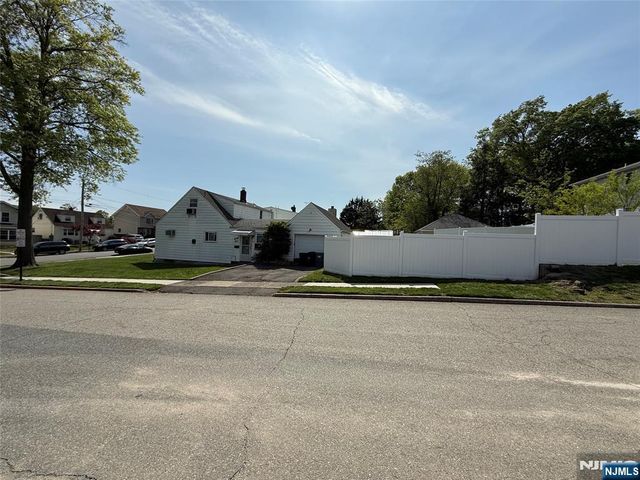 65 Hamilton Avenue, Elmwood Park, NJ 07407