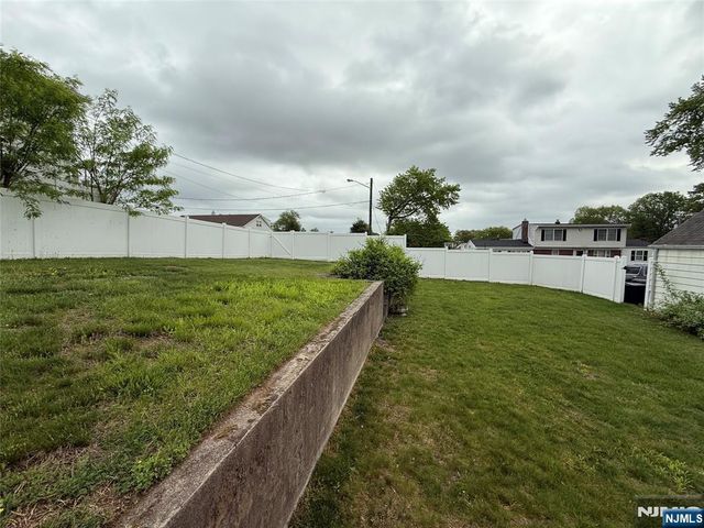 65 Hamilton Avenue, Elmwood Park, NJ 07407