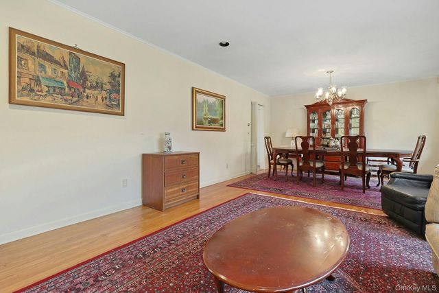 14 Aspen Way, Thornwood, NY 10594