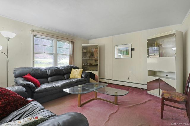 14 Aspen Way, Thornwood, NY 10594