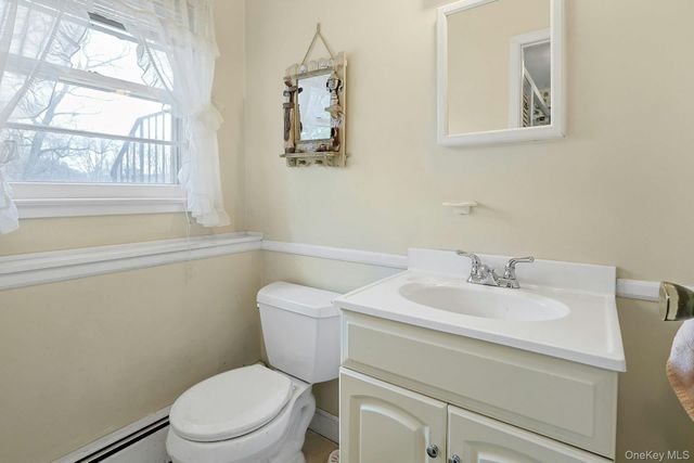 14 Aspen Way, Thornwood, NY 10594