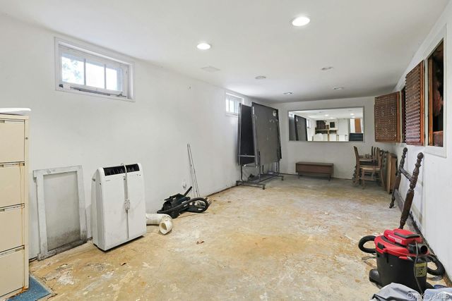 14 Aspen Way, Thornwood, NY 10594