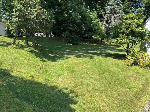 14 Aspen Way, Thornwood, NY 10594