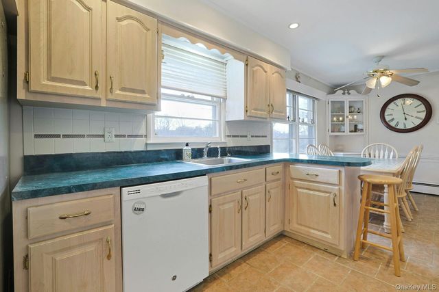 14 Aspen Way, Thornwood, NY 10594