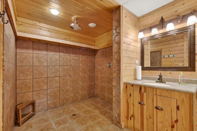 144 Emerald Cove Drive, Ellijay, GA 30540