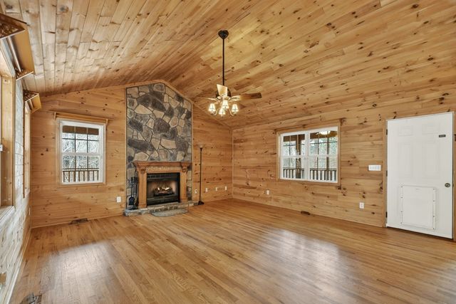 144 Emerald Cove Drive, Ellijay, GA 30540