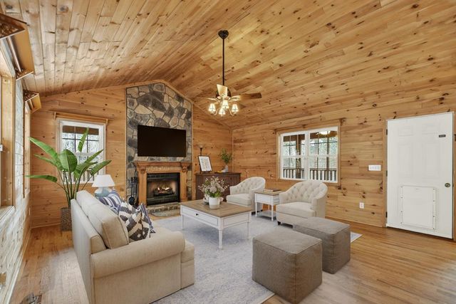 144 Emerald Cove Drive, Ellijay, GA 30540