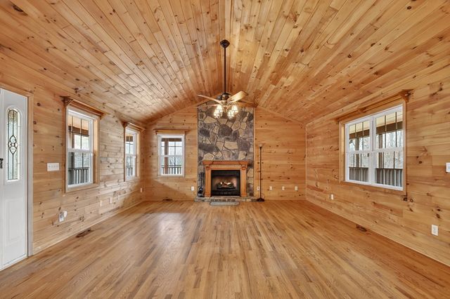 144 Emerald Cove Drive, Ellijay, GA 30540