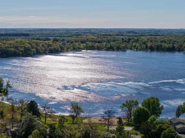 7941 McHenry STREET, Burlington, WI 53105