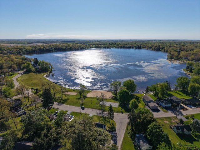 7941 McHenry STREET, Burlington, WI 53105