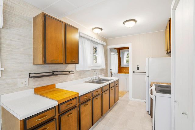 7941 McHenry STREET, Burlington, WI 53105