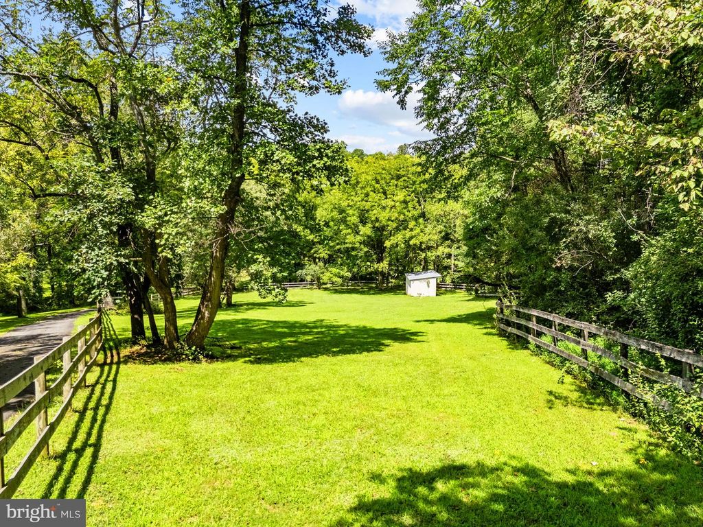 Image 103 of property listing at 39902 THOMAS MILL RD, Leesburg, VA 20175