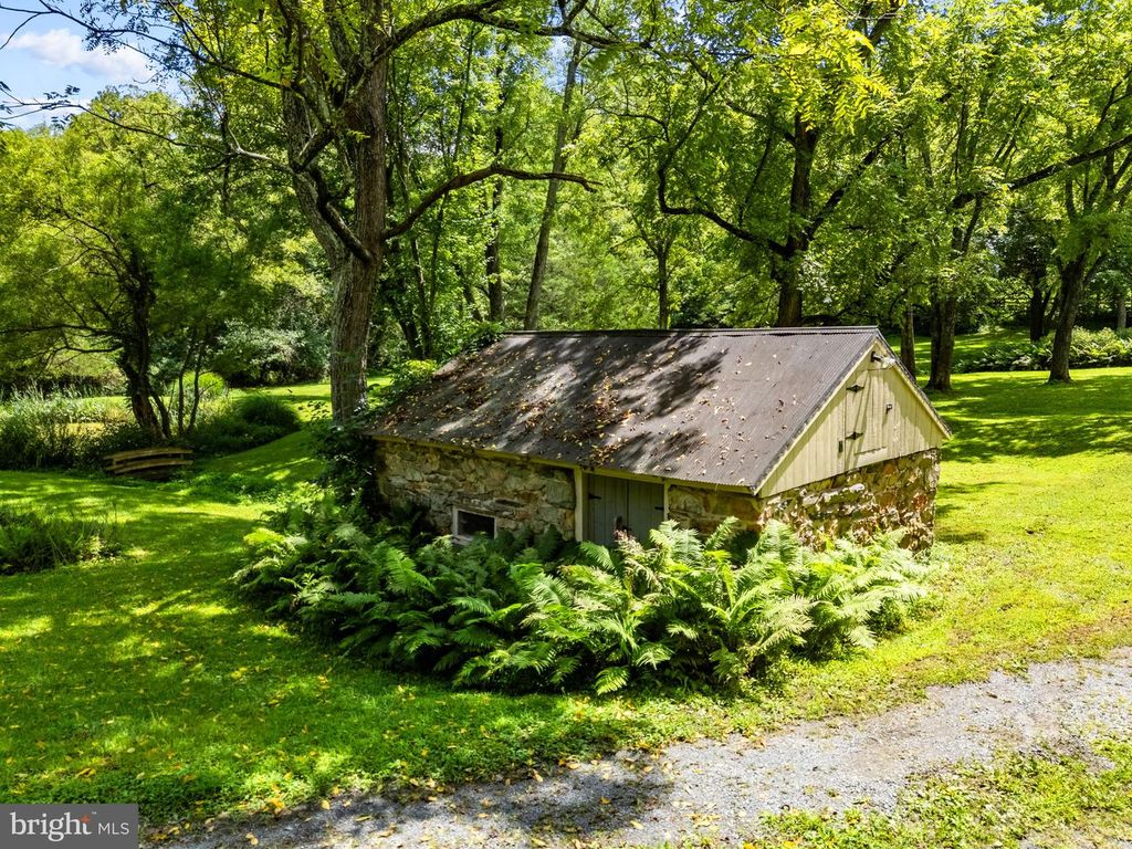 Image 104 of property listing at 39902 THOMAS MILL RD, Leesburg, VA 20175