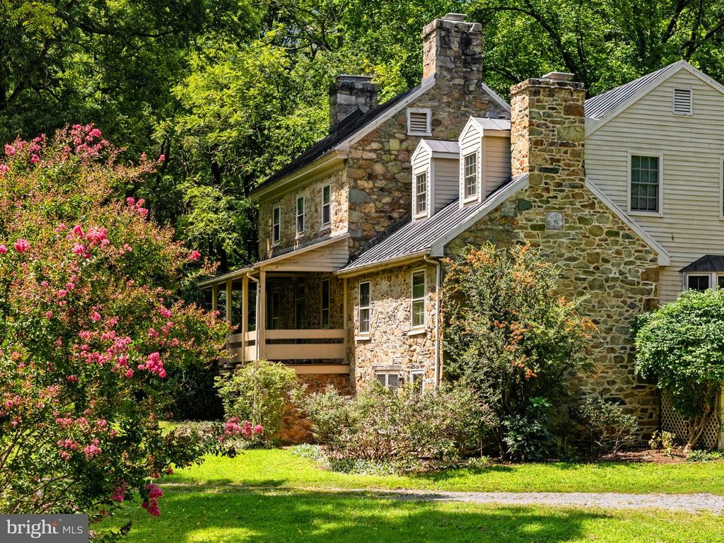 Image 108 of property listing at 39902 THOMAS MILL RD, Leesburg, VA 20175