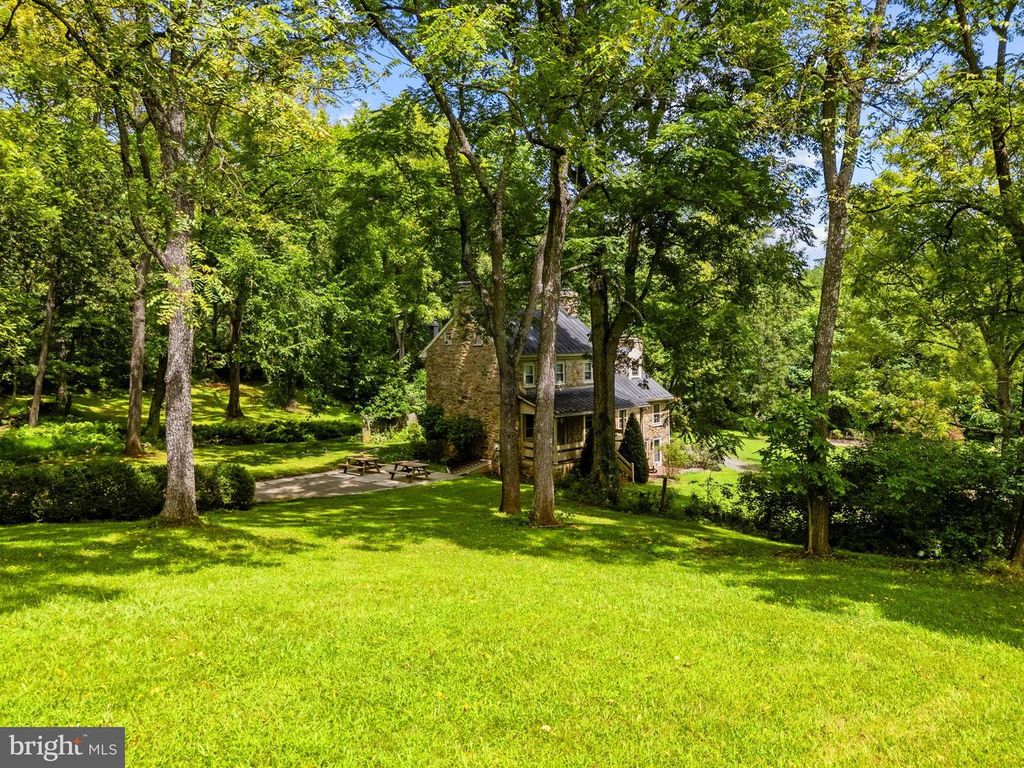 Image 111 of property listing at 39902 THOMAS MILL RD, Leesburg, VA 20175