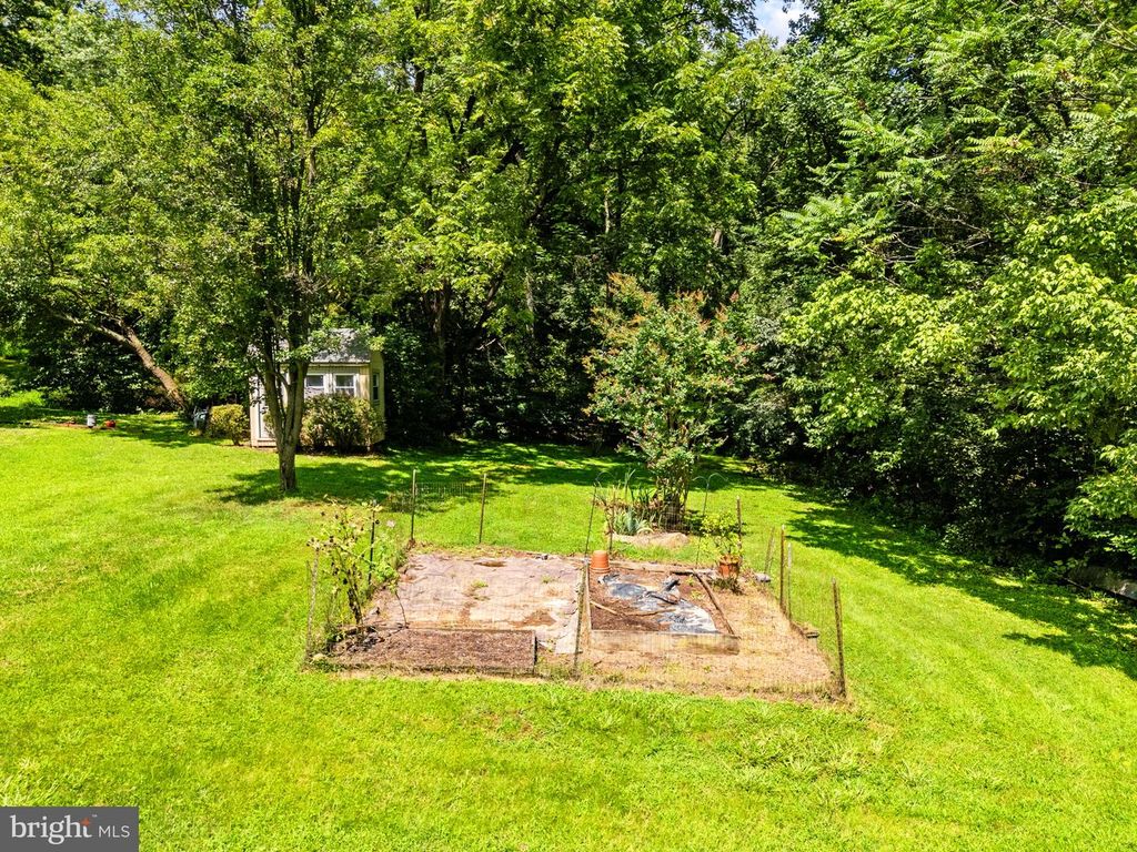 Image 112 of property listing at 39902 THOMAS MILL RD, Leesburg, VA 20175