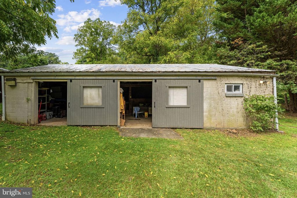 Image 116 of property listing at 39902 THOMAS MILL RD, Leesburg, VA 20175