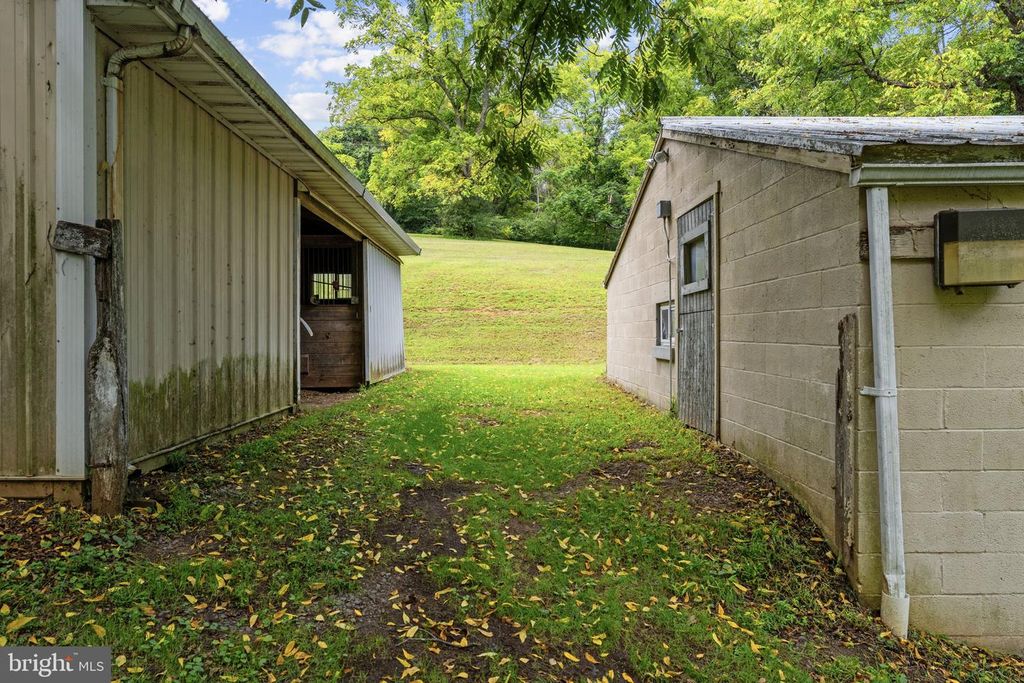 Image 119 of property listing at 39902 THOMAS MILL RD, Leesburg, VA 20175