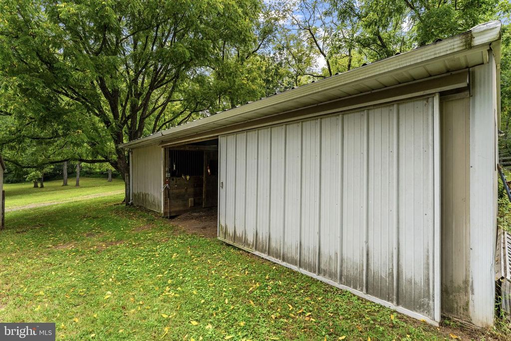 Image 120 of property listing at 39902 THOMAS MILL RD, Leesburg, VA 20175