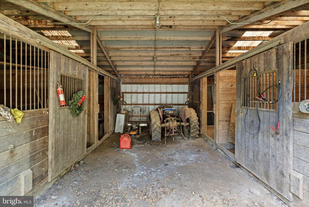 Image 121 of property listing at 39902 THOMAS MILL RD, Leesburg, VA 20175