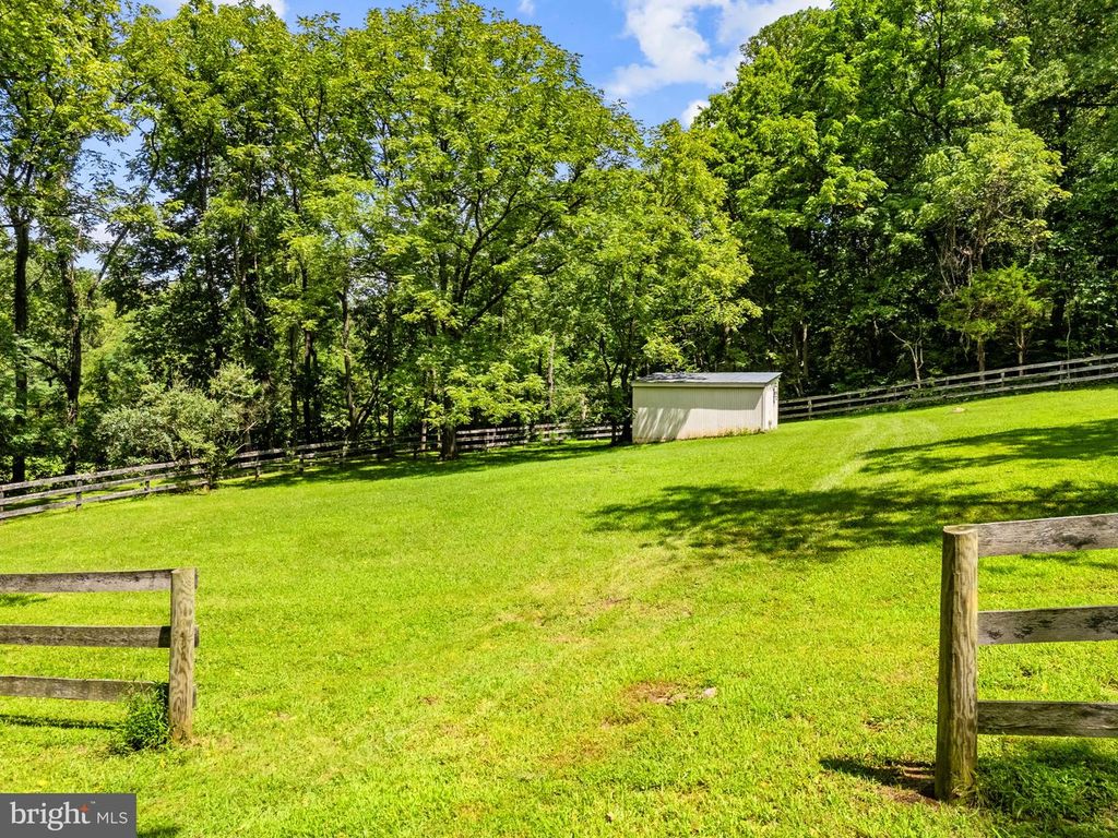 Image 123 of property listing at 39902 THOMAS MILL RD, Leesburg, VA 20175