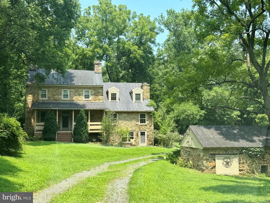 Image 125 of property listing at 39902 THOMAS MILL RD, Leesburg, VA 20175